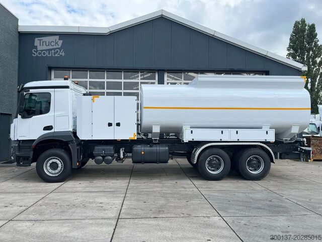 Camion-citerne Mercedes-Benz Arocs 3340 6x4 Water Tank Truck