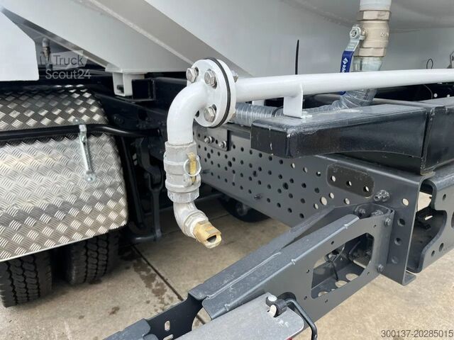 Camion-citerne Mercedes-Benz Arocs 3340 6x4 Water Tank Truck
