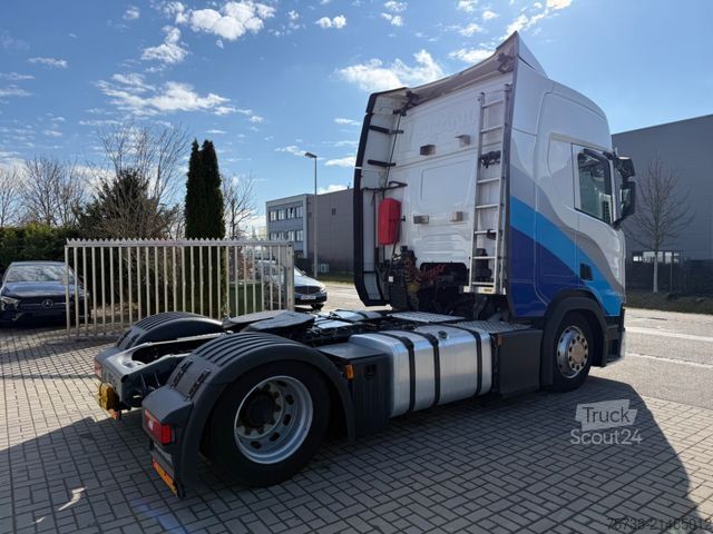 Nagy térfogatú nyergesvontató SCANIA R450 Lowliner/Leder/Hubsattelkupplung/Navi