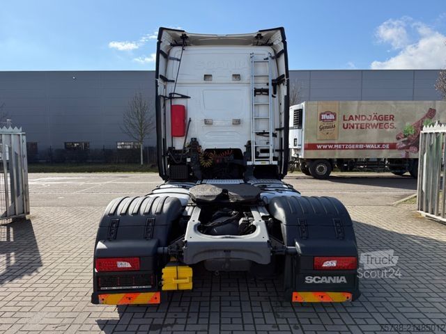 Nagy térfogatú nyergesvontató SCANIA R450 Lowliner/Leder/Hubsattelkupplung/Navi