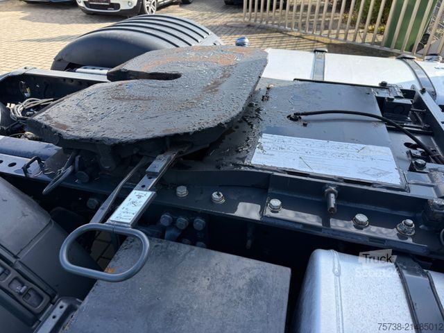 Nagy térfogatú nyergesvontató SCANIA R450 Lowliner/Leder/Hubsattelkupplung/Navi