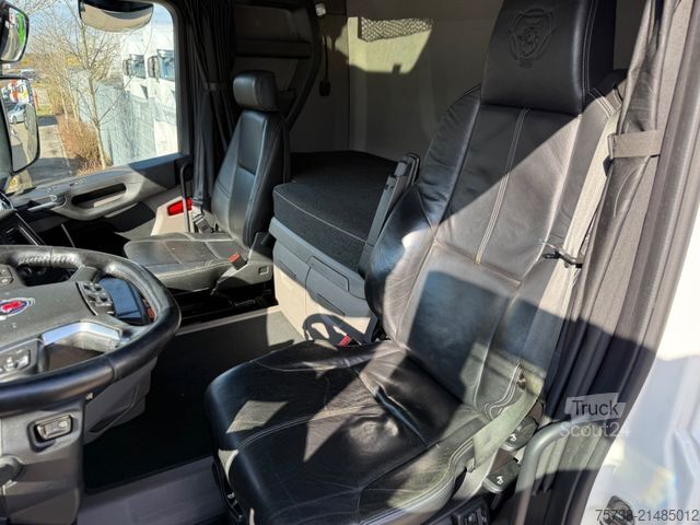 Nagy térfogatú nyergesvontató SCANIA R450 Lowliner/Leder/Hubsattelkupplung/Navi