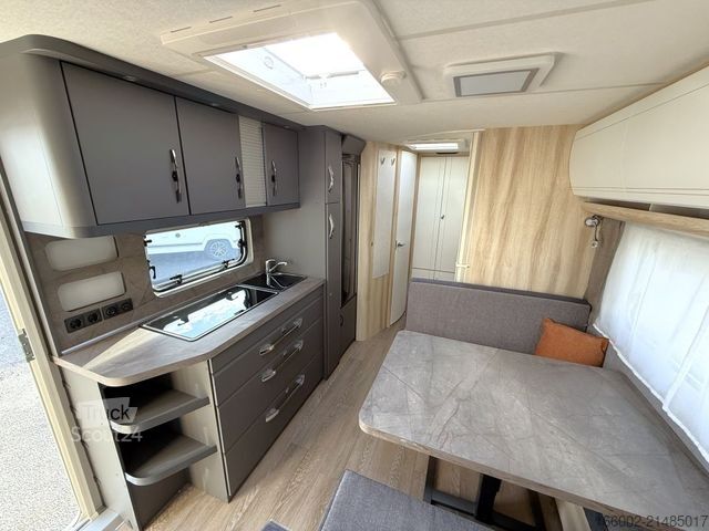 Kemperis HOBBY De Luxe 545 KMF Mod. 2026 ausgestellt Garage,