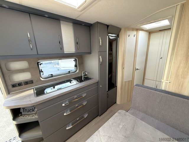 Kemperis HOBBY De Luxe 545 KMF Mod. 2026 ausgestellt Garage,