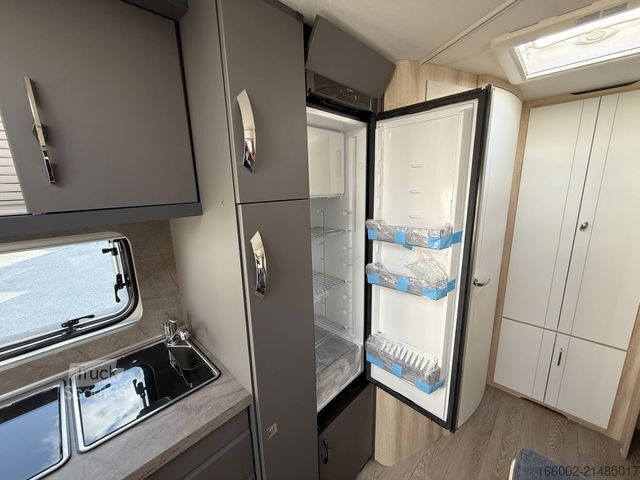 Kemperis HOBBY De Luxe 545 KMF Mod. 2026 ausgestellt Garage,