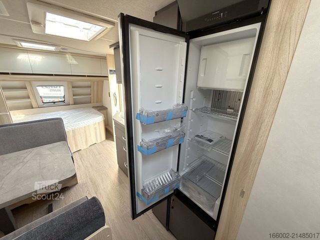 Kemperis HOBBY De Luxe 545 KMF Mod. 2026 ausgestellt Garage,