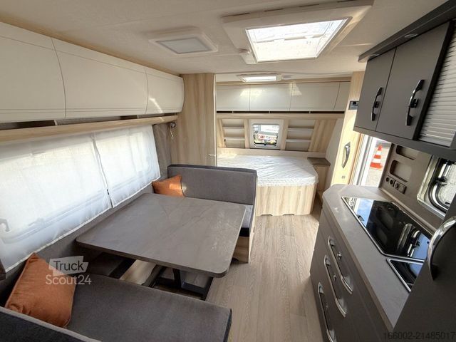 Kemperis HOBBY De Luxe 545 KMF Mod. 2026 ausgestellt Garage,