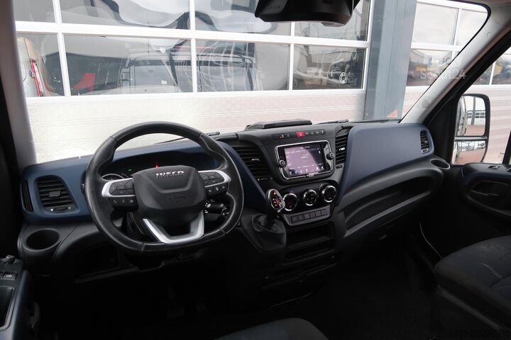 Chassis com cabina Iveco Daily 35C18H 3.0 DC AUT/ CAMERA/ LED/ CRUISE/ C...