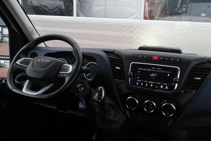 Chassis com cabina Iveco Daily 35C18H 3.0 DC AUT/ CAMERA/ LED/ CRUISE/ C...