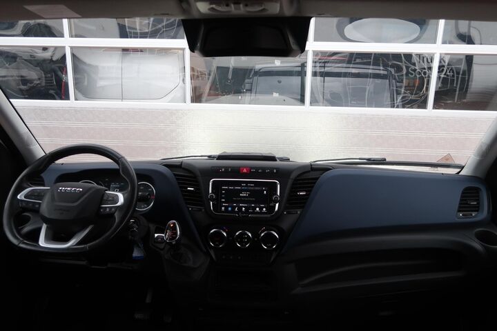 Chassis com cabina Iveco Daily 35C18H 3.0 DC AUT/ CAMERA/ LED/ CRUISE/ C...