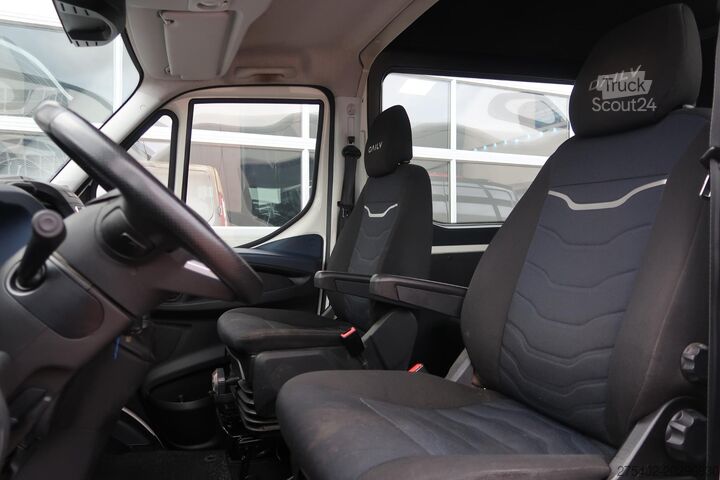 Chassis com cabina Iveco Daily 35C18H 3.0 DC AUT/ CAMERA/ LED/ CRUISE/ C...