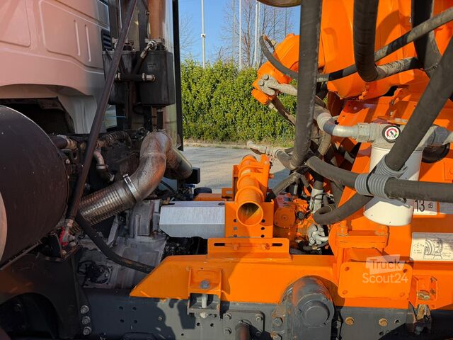 Concrete mixer truck Astra HD9 84.48