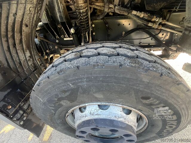 Concrete mixer truck Astra HD9 84.48