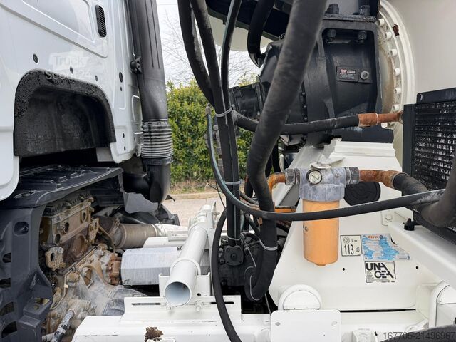 Betonszállító teherautó Mercedes-Benz AROCS 4145