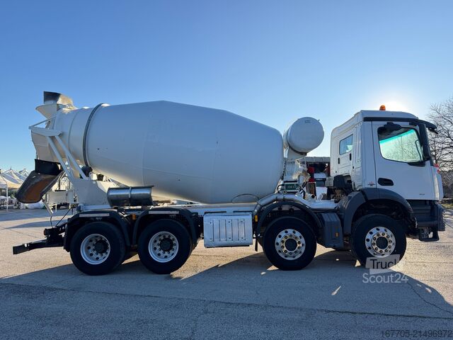 Betonszállító teherautó Mercedes-Benz AROCS 3241