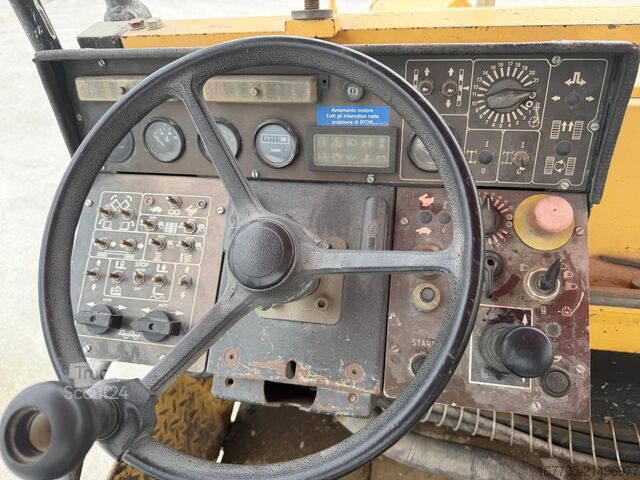 Radfertiger Dynapac F121-6W