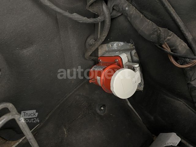 Koelwagen met geïsoleerde laadbak MERCEDES-BENZ Sprinter 317 Aut. *Tief-Kühler -20°C* 2-Zonen