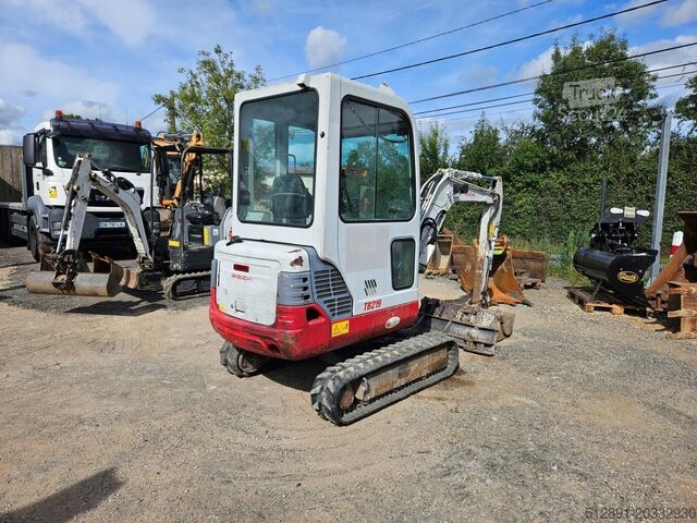 حفارة صغيرة Takeuchi TB 219
