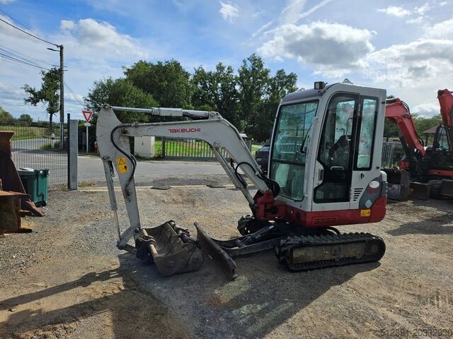 حفارة صغيرة Takeuchi TB 219