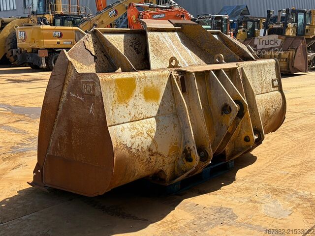 стандартна кофа Caterpillar 966 / 972 G/H/K/M STD Bucket cutting edge