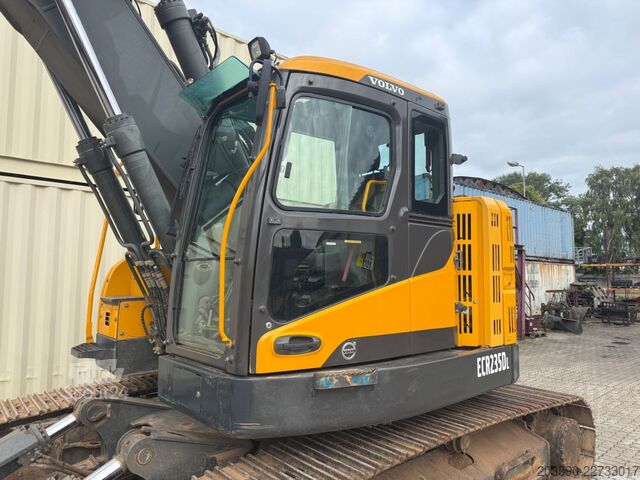 Ķēžu ekskavators VOLVO ECR235DL / OilQuick OQ / Deutsche Maschine