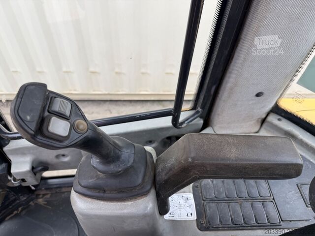 Челен товарач YANMAR V70S Schwenklader / 2017 BJ / Schaufel + Gabel