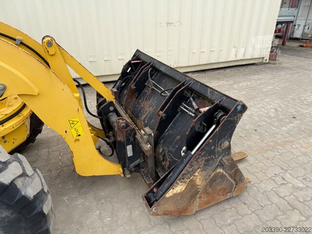 Челен товарач YANMAR V70S Schwenklader / 2017 BJ / Schaufel + Gabel