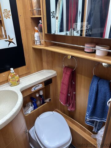 Avtodom z nadgradnjo (alkoven) Concorde Alkoven