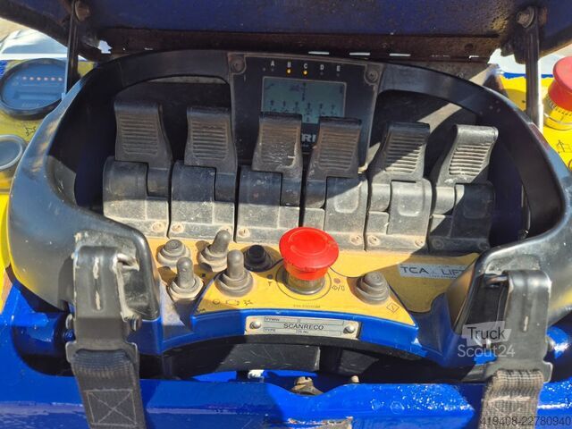 Ant sunkvežimio sumontuota darbo platforma Falcon Lifts FS290 - Serviced - 1 Owner - ONLY 100MTH