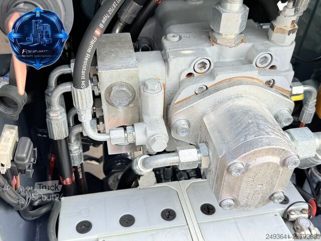 četvorosmerni viljuškar Combilift C5000XL DIESEL TRIPLEX 5550 FREE-LIFT