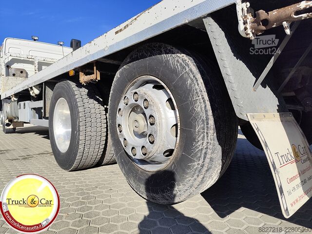 Kamion sa ravnom platformom Volvo FL 10