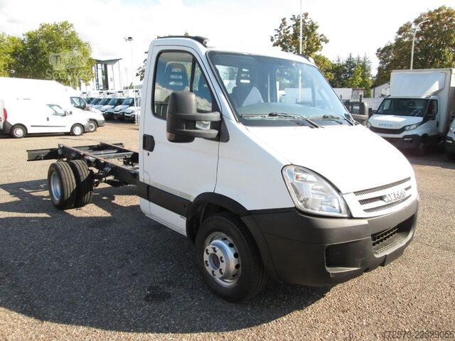 Bestelwagenchassis IVECO 60 C15 3.0 *Fahrgestell*