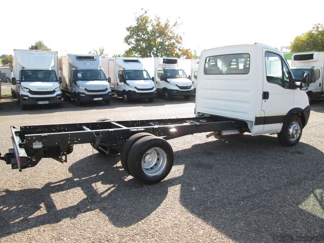 Bestelwagenchassis IVECO 60 C15 3.0 *Fahrgestell*