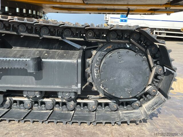 Excavator pe șenile JCB 205