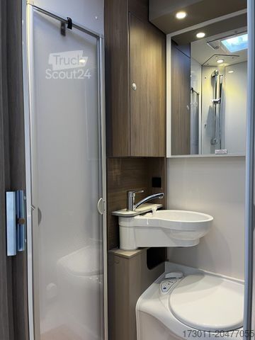 Half-integraal camper CARADO T135 pro+ Citroen 140PS Automat mit Hubbett