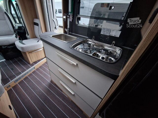 Polointegrovaný karavan KNAUS Sky Ti PLATINUM SELECTION 650 MEG Solar, Markise
