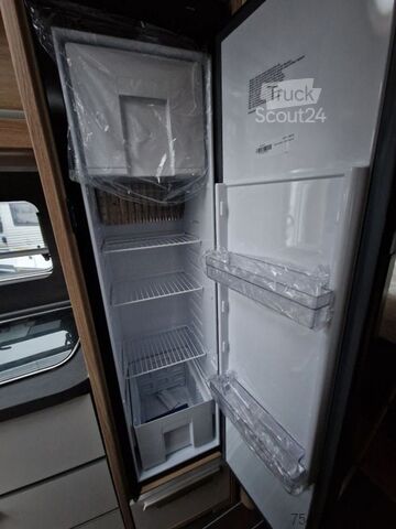 Polointegrovaný karavan KNAUS Sky Ti PLATINUM SELECTION 650 MEG Solar, Markise