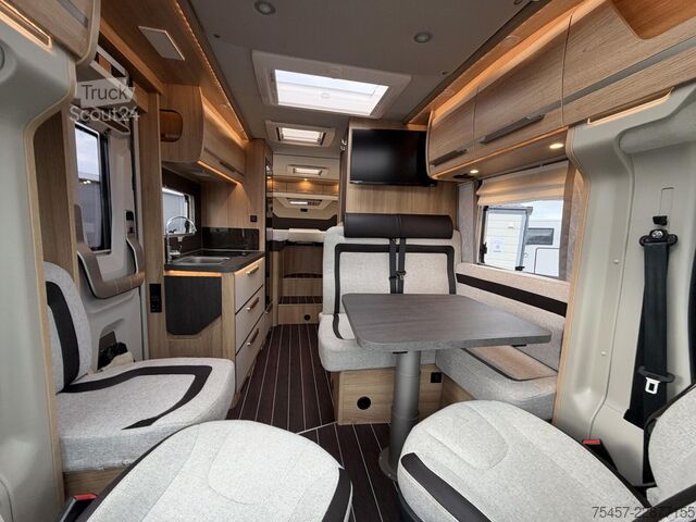Polointegrovaný karavan KNAUS Sky Ti PLATINUM SELECTION 650 MEG Solar, Markise