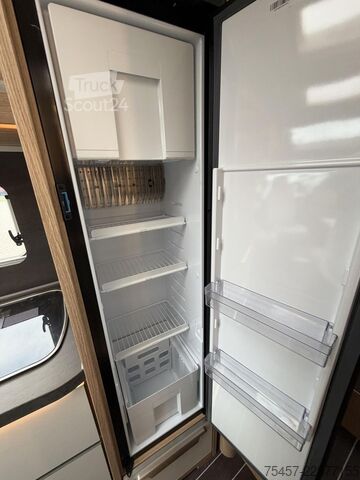 Polointegrovaný karavan KNAUS Sky Ti PLATINUM SELECTION 650 MEG Solar, Markise