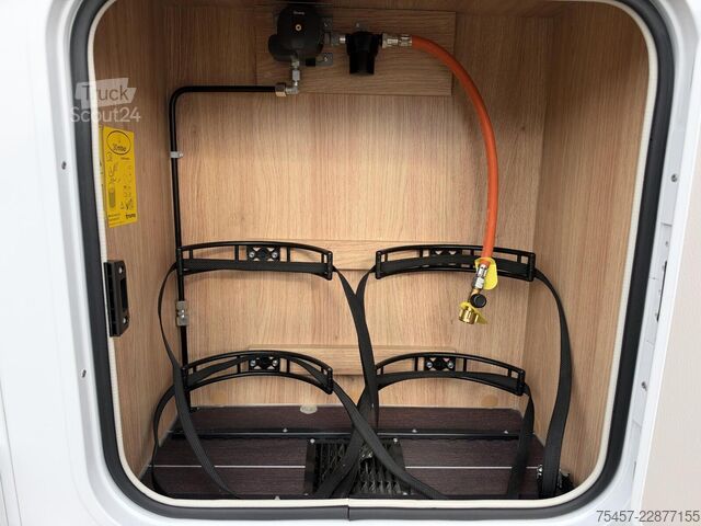 Polointegrovaný karavan KNAUS Sky Ti PLATINUM SELECTION 650 MEG Solar, Markise