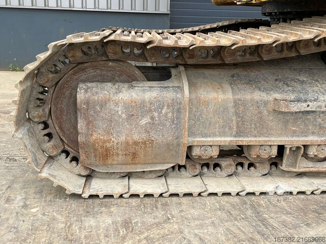 Paletli ekskavatör Caterpillar 330FLN