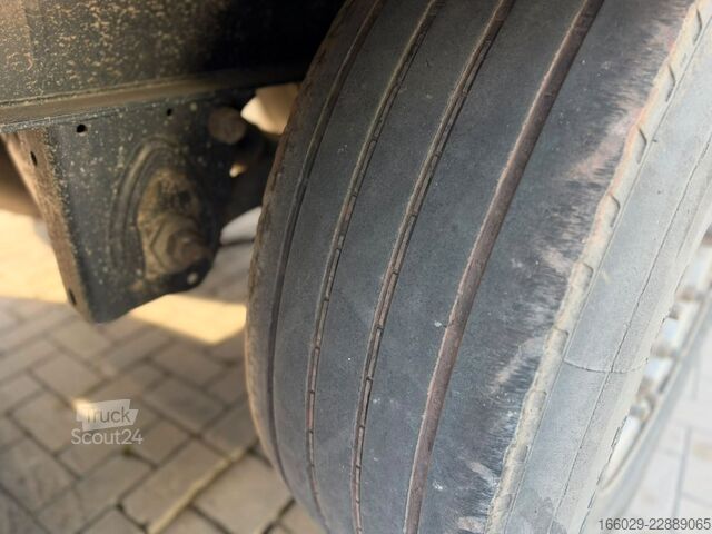 Semirremolque abierto con toldo KRONE Schiebeplanen Auflieger mit Liftachse