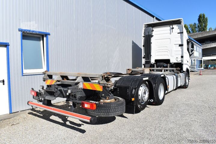 Caminhão com carroçaria intercambiável VOLVO FH-460 6x2 BDF AHK