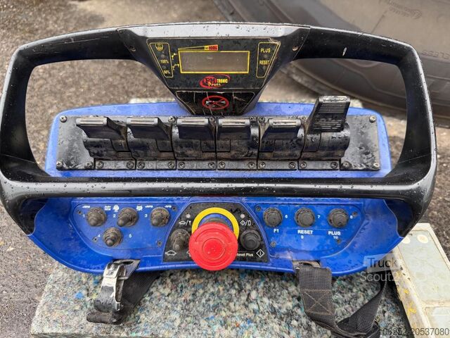 Pojazd do odzyskiwania danych DAF CF 75.310 6X2 OPRIJWAGEN + KRAAN PM 27 S-4 + RA...