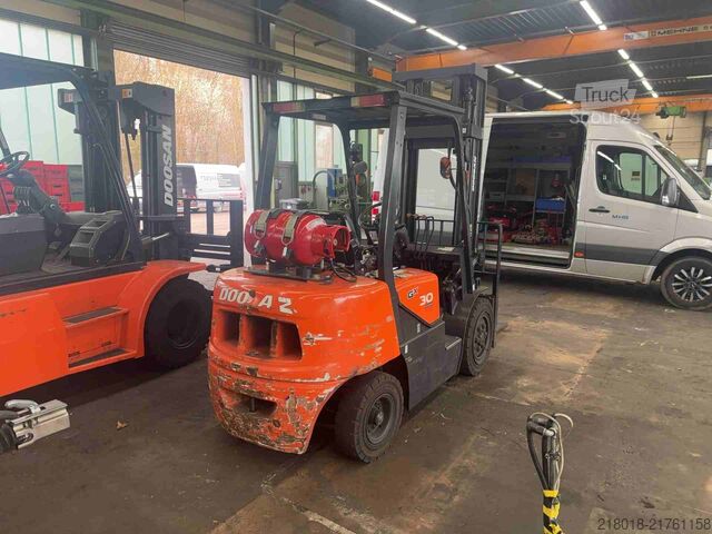 Crawler excavator DOOSAN G30G