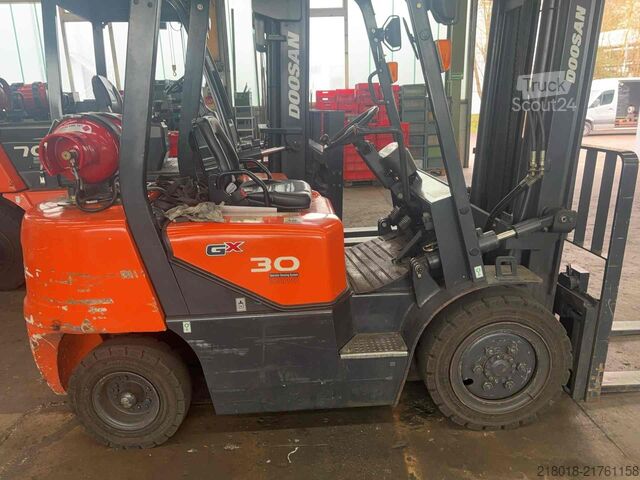 Crawler excavator DOOSAN G30G