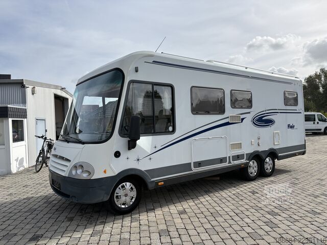 Entegre karavan Niesmann+Bischoff Flair 7100 Barversion
