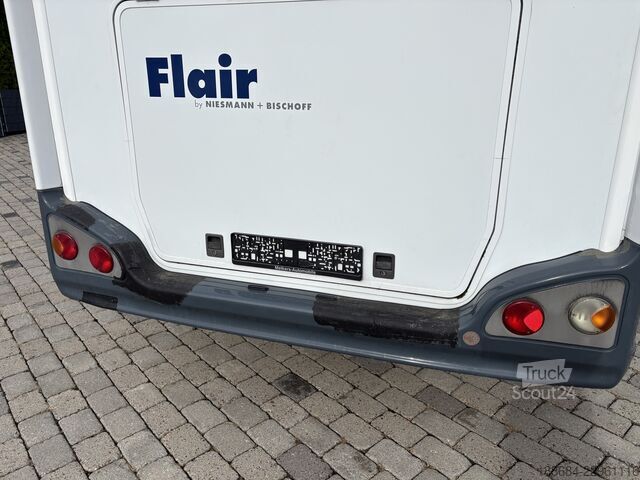 Entegre karavan Niesmann+Bischoff Flair 7100 Barversion
