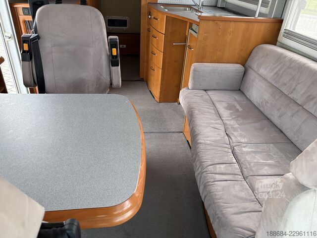 Entegre karavan Niesmann+Bischoff Flair 7100 Barversion
