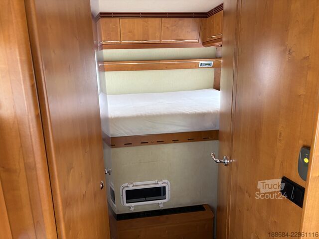 Entegre karavan Niesmann+Bischoff Flair 7100 Barversion